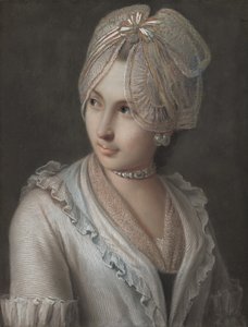 Uma jovem elegante com um boné de renda