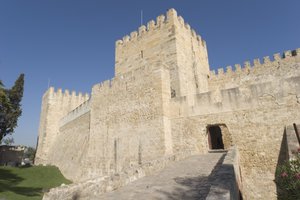 Vista exterior do castelo de Portuguese School