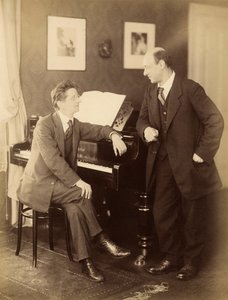 Alexander Zemlinsky e Arnold Schönberg em Praga, 1917. de Prague . Photo studio Schlosser and