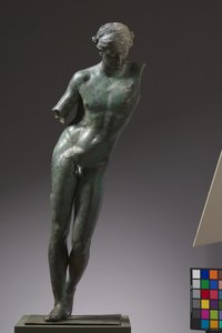 Apollo the Python-Slayer, c.350 aC (incrustação de bronze, cobre e pedra) de Praxiteles