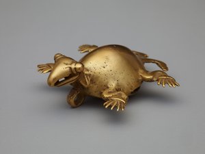 Sino pendente: tartaruga, 800-1200 (ouro) de Pre Columbian Pre Columbian