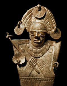 Arte pré-colombiana, civilização muisca: estatueta de mulher (Tunjo) em traje cerimonial dourado. Século 15-17. Bogotá, Museo de Oro, Colômbia - Arte pré-colombiana, cultura muisca (15-17 d.C.): estátua de ouro de um tunjo, uma mulher vestida com um traje 