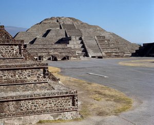 Pirâmide da Lua de Pre Columbian Pre Columbian