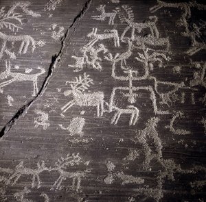 Civilização do Camunni, Pré-história, arte rupestre: pedra tumular, detalhes da grande pedra de Naquane, em Valcamonica (Val camonica).Museo archeologico de Milão de Prehistoric Prehistoric