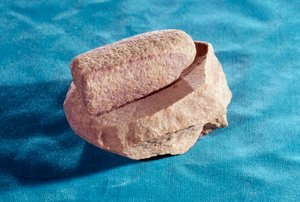 Pré-histórico: pedra para moer o sal. Saint Germain en Laye, Museu Nacional de Arqueologia de Prehistoric Prehistoric