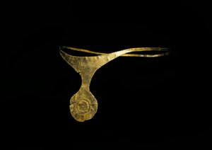 Arte pré-histórica, Idade do Bronze. Cultura de "El Argar". Diadema de "Caravaca ou Cehegin" em ouro. Museu Arqueológico de Madrid, Espanha. de Prehistoric Prehistoric