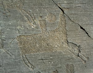 Pré-história, civilização Camunni, arte rupestre: pedra tumular retratando um guerreiro a cavalo com um escudo. Período entre o Neolítico e a Idade do Bronze. Capo di Ponte, Parco nazionale delle incisioni rupestri di Naquane, Valcamonica, Val Camonica, It de Prehistoric Prehistoric