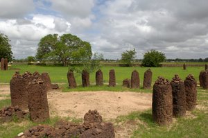 Pré-história: Círculo megalítico de pedras de Wassu, Gâmbia (foto) de Prehistoric Prehistoric