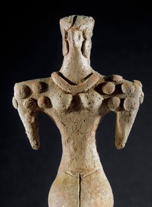 Pré-história: estatueta de barro de uma mulher com ombro quadrado do Turquemenistão central (região Kara-Depe). 4000-3700 AC. Eneolítico, Idade do Cobre. Sol. 18 cm Moscou, Instituto de Arqueologia da Academia de Ciências da Rússia, Rússia. de Prehistoric Prehistoric