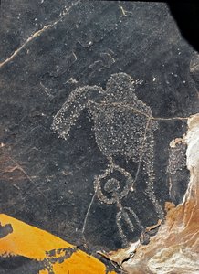 Pré-história, arte rupestre: uma pedra tumular de uma figura humana. Idade da Pedra 5000-2000 AC. Taghit, planalto Haut du Hoggar (Ahaggar), Argélia de Prehistoric Prehistoric