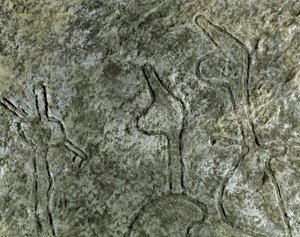 Pré-história, arte rupestre: petroglifo (grafite sobre pedra) de uma representação de cena de caça. neolítico, idade da pedra. (Azerbaijão) Idade do Bronze. Baku, Museu de História da Religião do Estado do Azerbaijão. de Prehistoric Prehistoric