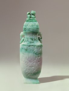 Vaso balaústre e tampa em forma de cúpula, final da Dinastia Qing (esmeralda e jade branco) de Qing Dynasty Chinese School