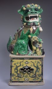 Grande Leão e Filhote Budista Famille Verte, período Kangxi (1662-1722) (porcelana)