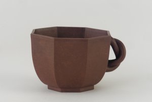Taça octogonal, Chengzhai, provavelmente do século XIX (argila grés não vidrada)