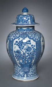 Vaso com Tampa de Qing Dynasty Chinese School