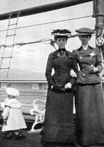 Príncipe Olav 1903-1991 com Lady Antrim e Miss Knollys, 1908. de Queen Alexandra