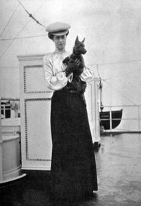 Princesa Victoria 1868-1935 com Mac a bordo do iate real Victoria e Albert III, 1908. de Queen Alexandra