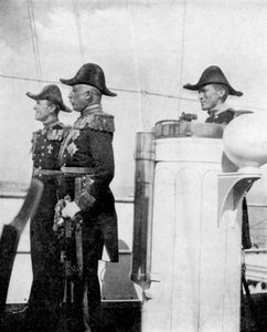 O duque de Connaught com os comodores Keppel e Crampton, 1907 1908. de Queen Alexandra