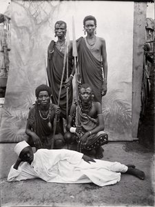 Guerreiros Maasai (impressão em gelatina prateada) de R. V. Pereira