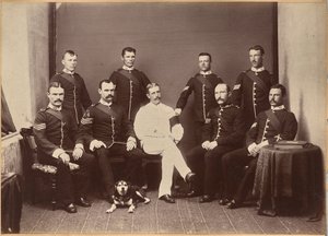O capitão Watkins e os sargentos de Raja Deen Dayal