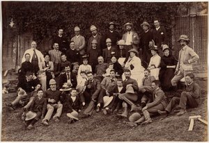 Grupo de piquenique na casa de campo do Sr. Peliti, Mashobra de Raja Deen Dayal