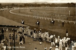 The Race-Course, Poona, c.1900-30 (foto sépia) de Raphael Tuck and Sons