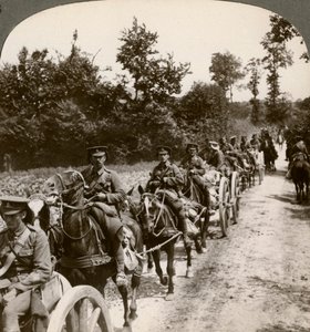 Trazendo munição de reserva, Primeira Guerra Mundial, 1914-1918. de Realistic Travels Publishers