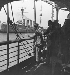 Tropas britânicas em uma tropa, Primeira Guerra Mundial, c1914 de Realistic Travels Publishers