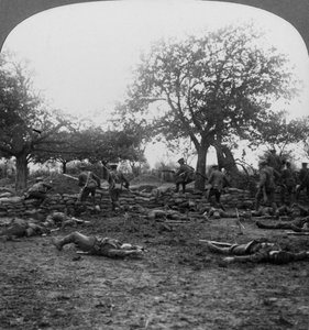Cena do campo de batalha da Primeira Guerra Mundial, 1914-1918. de Realistic Travels Publishers