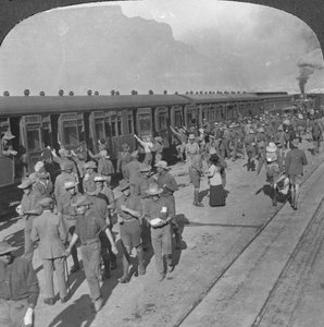 Soldados, wiltshire, rifles, embarcar, trem, cidade do cabo, áfrica sul, primeira guerra mundial, c1915 de Realistic Travels Publishers