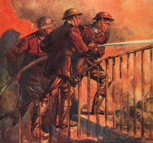 Bombeiros britânicos do Serviço Nacional de Bombeiros do tempo de guerra a combater um incêndio durante a Blitz, Segunda Guerra Mundial