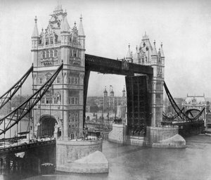Tower Bridge, Londres, 1911-1912.