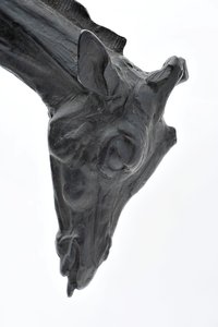 Grande girafa com cabeça abaixada, modelado em 1909-10, fundido antes de 1913 (bronze) (ver também 3084917-43) de Rembrandt Bugatti