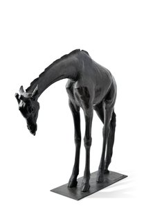 Grande girafa com cabeça abaixada, modelado em 1909-10, fundido antes de 1913 (bronze) (ver também 3084917-43) de Rembrandt Bugatti
