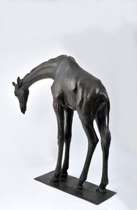 Grande girafa com cabeça abaixada, modelado em 1909-10, fundido antes de 1913 de Rembrandt Bugatti