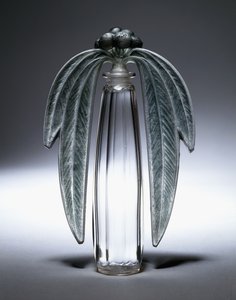 Eucalipto Bouchon, nº 507, c.1919 (vidro transparente, fosco e verde) de Rene Jules Lalique