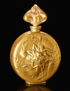 Estatuetas de Rosace em um frasco de perfume, de Rene Jules Lalique