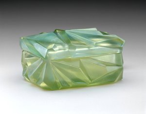 Caixa de cigarros "Ruba Rombic", c. 1929 (vidro opalescente) de Reuben Haley