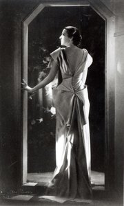 Vestido desenhado por Madeleine Vionnet (1876-1975)