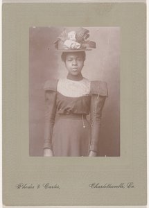 Retrato de uma mulher,c. 1910 (foto) de Rhodes & Carter
