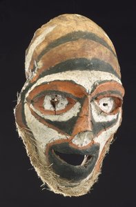 Máscara feita de um crânio humano, Nova Bretanha, Papua Nova Guiné