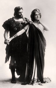 Oscar Asche e Lily Brayton em uma cena da Deusa Virgem, início do século XX.