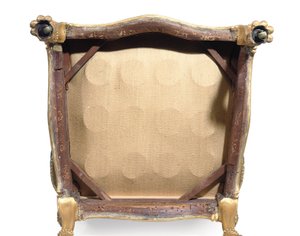 Um de um par de poltronas giltwood George III de Robert Adam