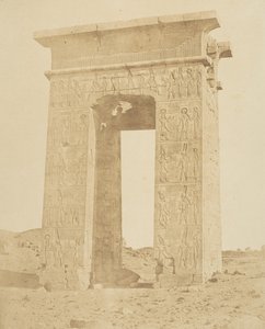 Portão de Ptolomeu Philomeder, B.C. 180, Karnac, c. 1856. de Robert Murray.