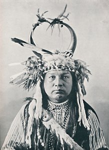 Um nativo americano com touca de búfalo, 1912