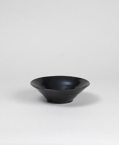 Tigela em vidro preto de Roger Eliot Fry