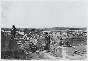 Um dia calmo na bateria de morteiro, Crimeia de Roger Fenton