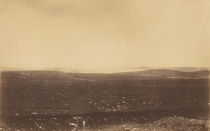 Vista distante de Sebastopol com as linhas da Bateria Gordons. de Roger Fenton