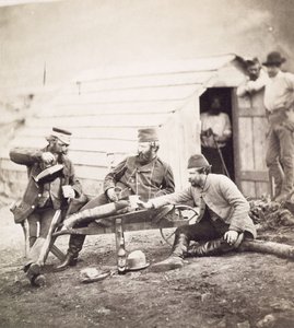 Dificuldades no Acampamento (Coronel Lowe e Capitães Brown e George), 1855 (albumen print de wet colodion negative) de Roger Fenton