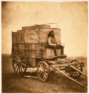 Os fotógrafos Van com Marcus Sparling na Crimeia, 1855 (sal print) de Roger Fenton